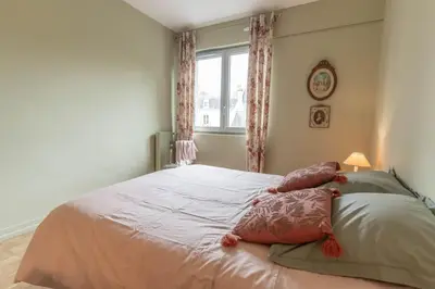 Un ou plusieurs lits dans un hébergement de l'établissement Luxe et déco anglaise Tours centre Loire Valley