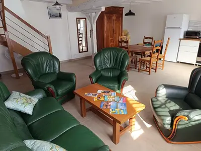 Coin salon dans l'établissement gite de la grand maison les chênes