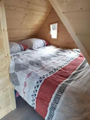 Un ou plusieurs lits dans un hébergement de l'établissement Cabane - La Forest