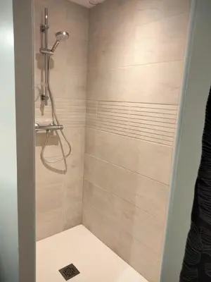 Salle de bains dans l'établissement Cabane - La Forest