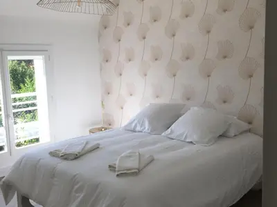 Un ou plusieurs lits dans un hébergement de l'établissement Gîte élégant avec grand jardin privé, idéalement situé près des châteaux et activités, tout inclus - FR-1-491-358