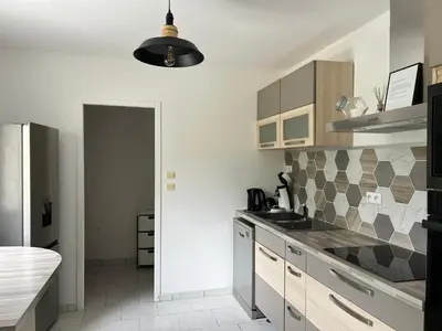 Cuisine ou kitchenette dans l'établissement La Fouinerie proche Zoo de Beauval