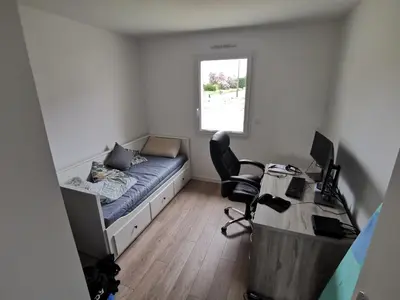 Télévision ou salle de divertissement dans l'établissement Maison 5 places proche circuit 24 heures