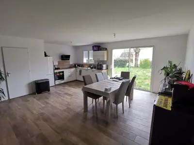Télévision ou salle de divertissement dans l'établissement Maison 5 places proche circuit 24 heures