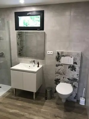 Salle de bains dans l'établissement Maison en centre ville de Langeais