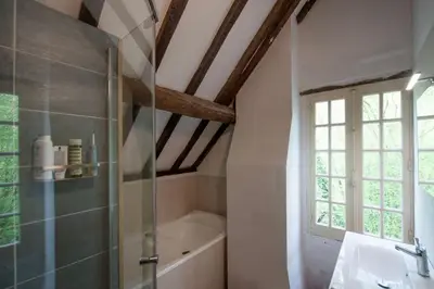 Salle de bains dans l'établissement Huis op een eiland in de Loire
