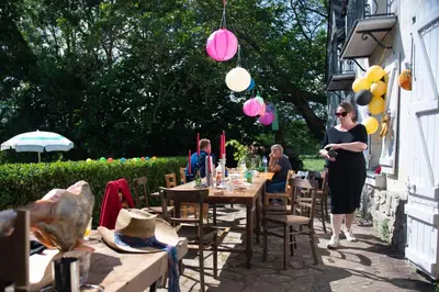 Clients de l'établissement Huis op een eiland in de Loire