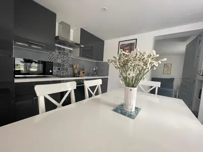 Cuisine ou kitchenette dans l'établissement Maison du circuit - Hunaudières