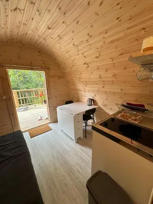 Cuisine ou kitchenette dans l'établissement LOGEMENT INSOLITE Pod sur Pilotis