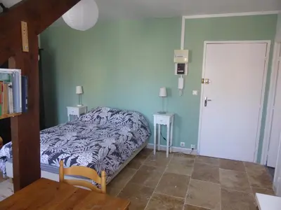 Un ou plusieurs lits dans un hébergement de l'établissement Studio calme au coeur de Tours