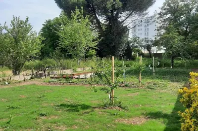 Jardin de l'établissement La vie est un reve