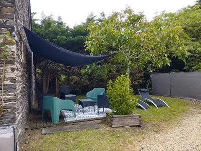 Jardin de l'établissement Maison de charme avec piscine en partage