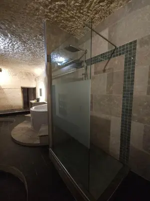 Salle de bains dans l'établissement Troglodyte Baths