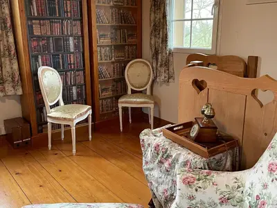 Coin salon dans l'établissement Chambre d'hôtes spacieuse et tranquille avec parking privé - FR-1-410-446