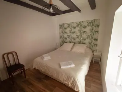 Un ou plusieurs lits dans un hébergement de l'établissement Gîte tout inclus au cœur de Descartes, idéal pour familles, proche sites touristiques, confort assuré - FR-1-381-586