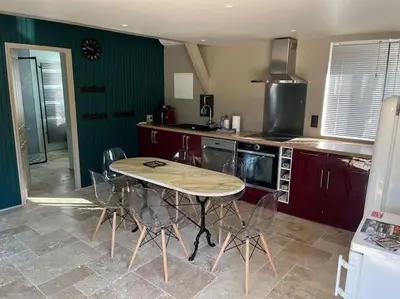Cuisine ou kitchenette dans l'établissement Le chalet