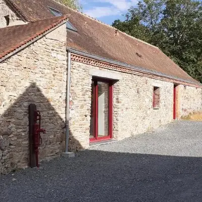 Maison avec mare