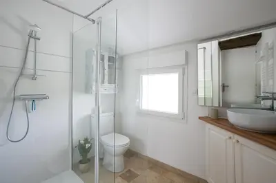 Salle de bains dans l'établissement Maison de Marcelline - Pour 10p maison climatisée