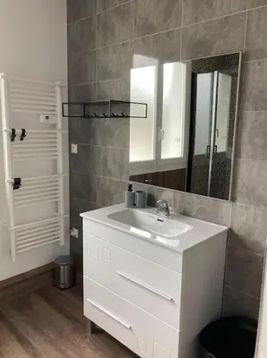 Salle de bains dans l'établissement Gîte Coccinelle