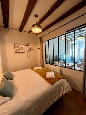 Un ou plusieurs lits dans un hébergement de l'établissement La Porte Chartraine - Appartement avec terrasse au coeur de Blois