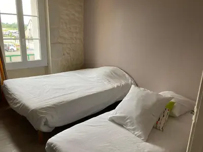 Un ou plusieurs lits dans un hébergement de l'établissement Appartement Hôtel de la Gare 3 chambres