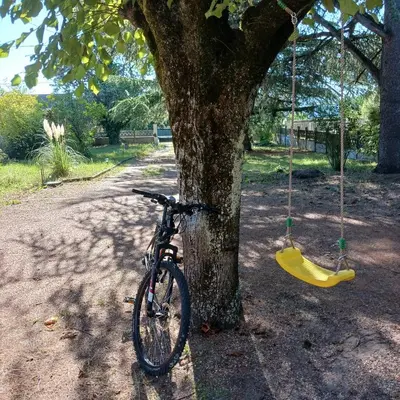 Vélo sur le terrain de l'établissement La Casa d'Atras ou dans les environs