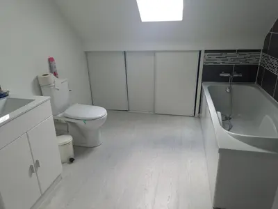 Salle de bains dans l'établissement Chambre spacieuse