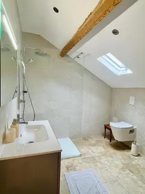 Salle de bains dans l'établissement Maison Adrienne
