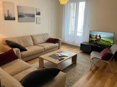 Télévision ou salle de divertissement dans l'établissement Appartement spacieux en centre ville