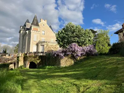 Jardin de l'établissement Le château La Villaine Magnifique château au cœur de la Touraine
