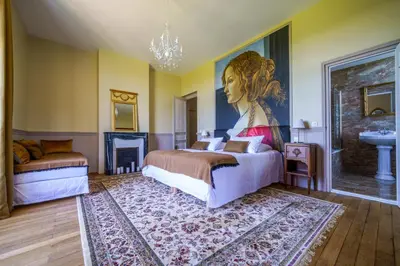 Un ou plusieurs lits dans un hébergement de l'établissement Le château La Villaine Magnifique château au cœur de la Touraine