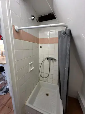 Salle de bains dans l'établissement Gîtes Place Plumereau de Tours