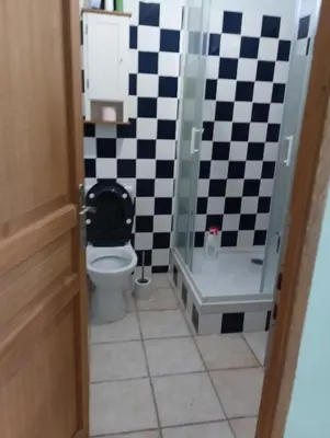 Salle de bains dans l'établissement L'atelier mazé milon