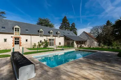 Piscine de l'établissement Château de Conon - Gîte l'Orangerie ou située à proximité