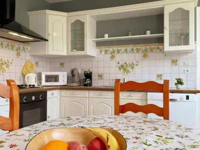 Cuisine ou kitchenette dans l'établissement Gîte familial et chaleureux avec jardin clos, garage, et proche de Blois, animaux bienvenus - FR-1-491-446