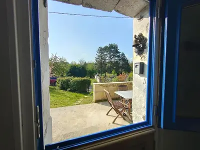 Jardin de l'établissement Le trainefeuilles,confortable,chaleureux,200m du zoo