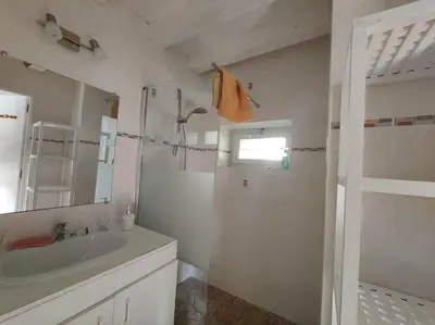 Salle de bains dans l'établissement Le trainefeuilles,confortable,chaleureux,200m du zoo