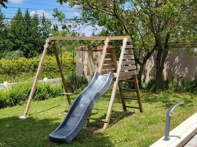 Aire de jeux pour enfants de l'établissement Gîte cosy avec jardin, terrasse et parking entre Châteaux de la Loire et ZooParc de Beauval - FR-1-491-350