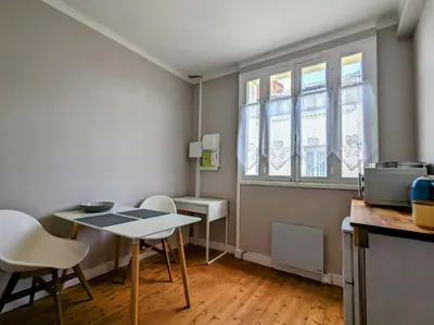 Plan de l'établissement Maison charmante avec jardin près de Tours et Châteauroux - FR-1-591-594