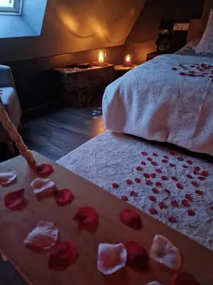 Un ou plusieurs lits dans un hébergement de l'établissement Chalet industriel avec filet et spa