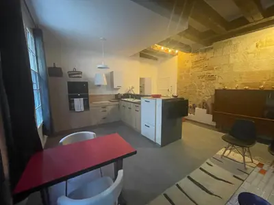 Cuisine ou kitchenette dans l'établissement Logement Quartier Historique Calme et Parking