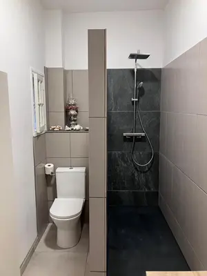 Salle de bains dans l'établissement Logement Quartier Historique Calme et Parking