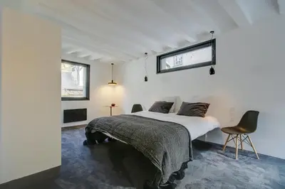 Un ou plusieurs lits dans un hébergement de l'établissement Logement atypique 200m2 au Calme et Confort