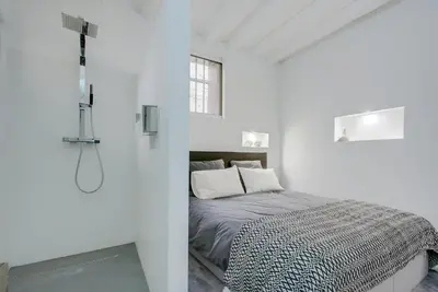 Un ou plusieurs lits dans un hébergement de l'établissement Logement atypique 200m2 au Calme et Confort