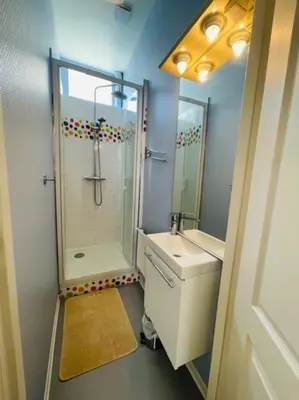 Salle de bains dans l'établissement Le Duplex - Hyper Centre-Ville - 6 voyageurs