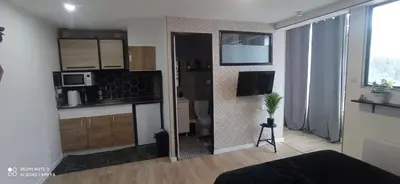 Cuisine ou kitchenette dans l'établissement Studio confortable à Noyers-sur-Cher - 30 m² - Parking