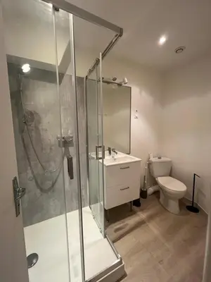 Salle de bains dans l'établissement La Place du Château - Vue exceptionnelle sur le château de Blois