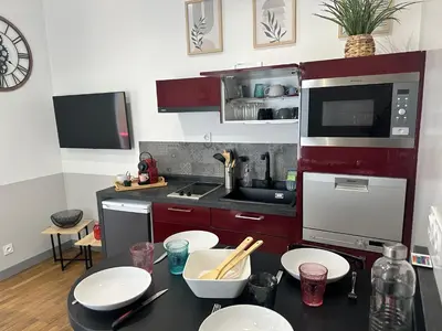 Cuisine ou kitchenette dans l'établissement Le cosy charmeur Climatisé avec patio