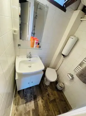 Salle de bains dans l'établissement Duplex Cité Plantagenêt - 2 Voyageurs - WIFI