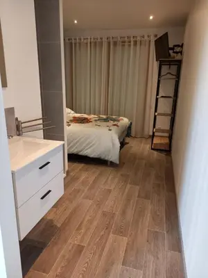 Un ou plusieurs lits dans un hébergement de l'établissement Gîte studio 2 pers Le Bleuet entre Loire et Sologne